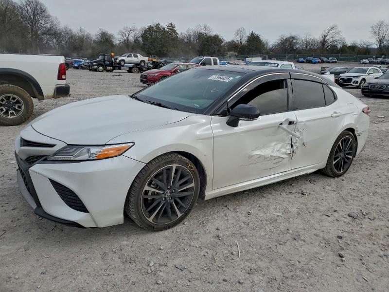 Фото 1 - TOYOTA CAMRY