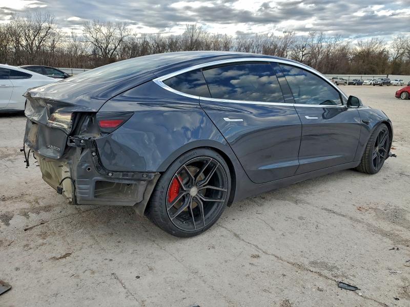 Фото 3 - TESLA MODEL 3