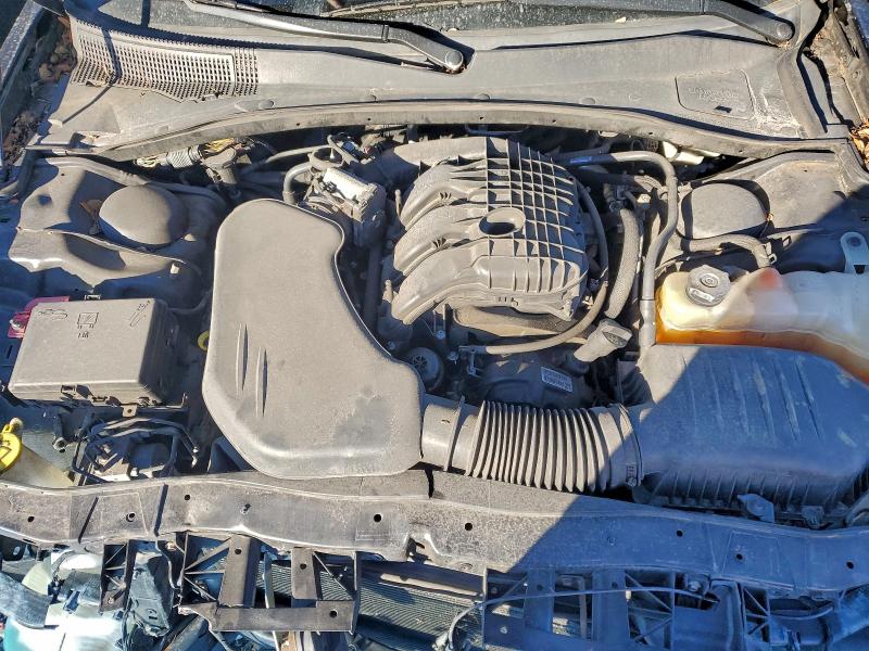 Фото 11 - CHRYSLER 300