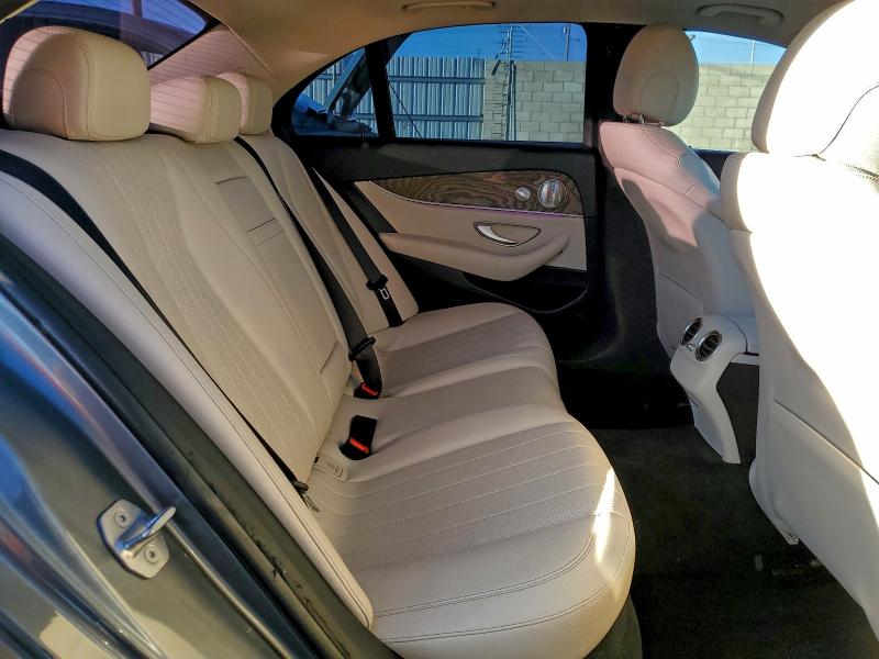 Фото 10 - MERCEDES-BENZ E-CLASS