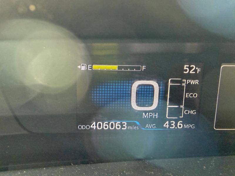 Фото 8 - TOYOTA PRIUS