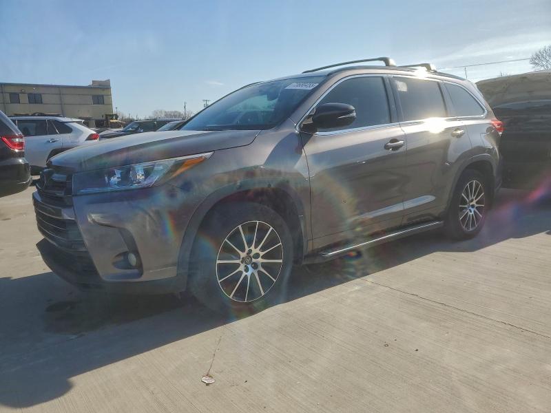 Фото 1 - TOYOTA HIGHLANDER