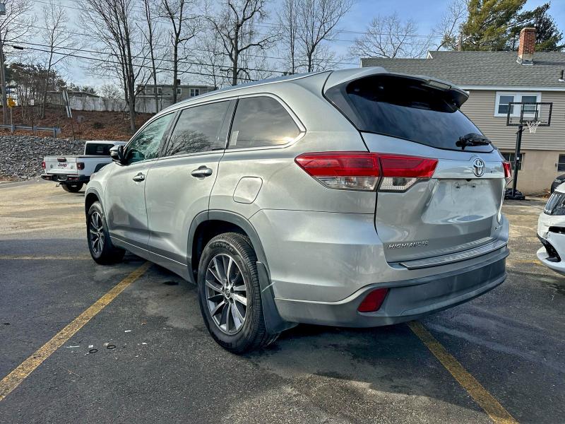 Фото 2 - TOYOTA HIGHLANDER