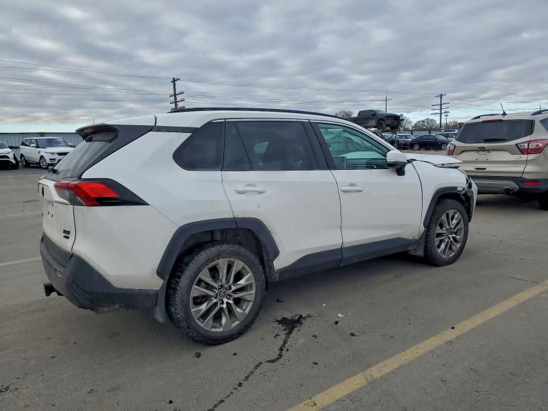 Фото 3 - TOYOTA RAV4