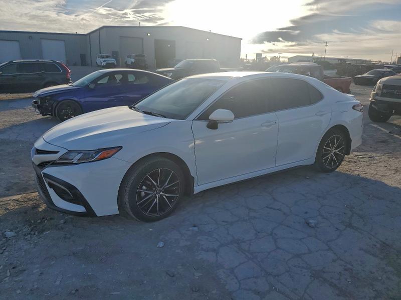 Фото 1 - TOYOTA CAMRY