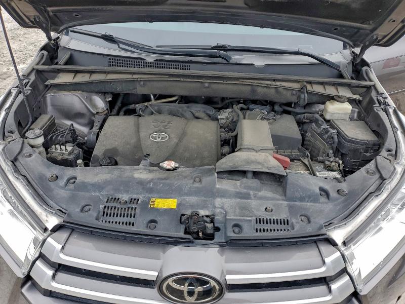 Фото 12 - TOYOTA HIGHLANDER