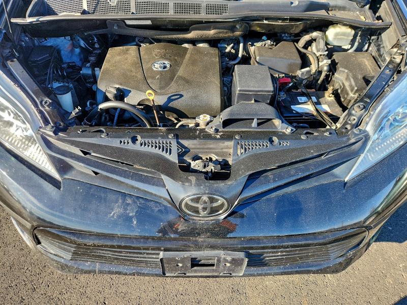 Фото 12 - TOYOTA SIENNA