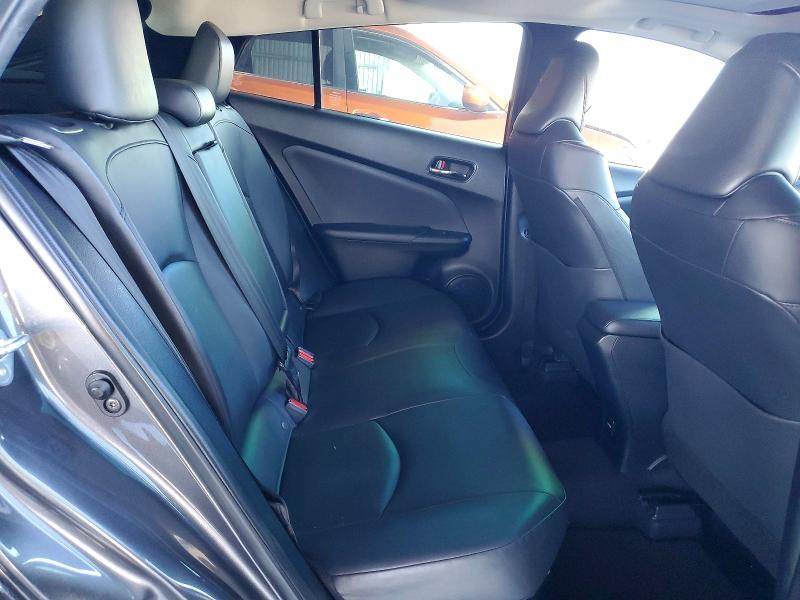 Фото 10 - TOYOTA PRIUS