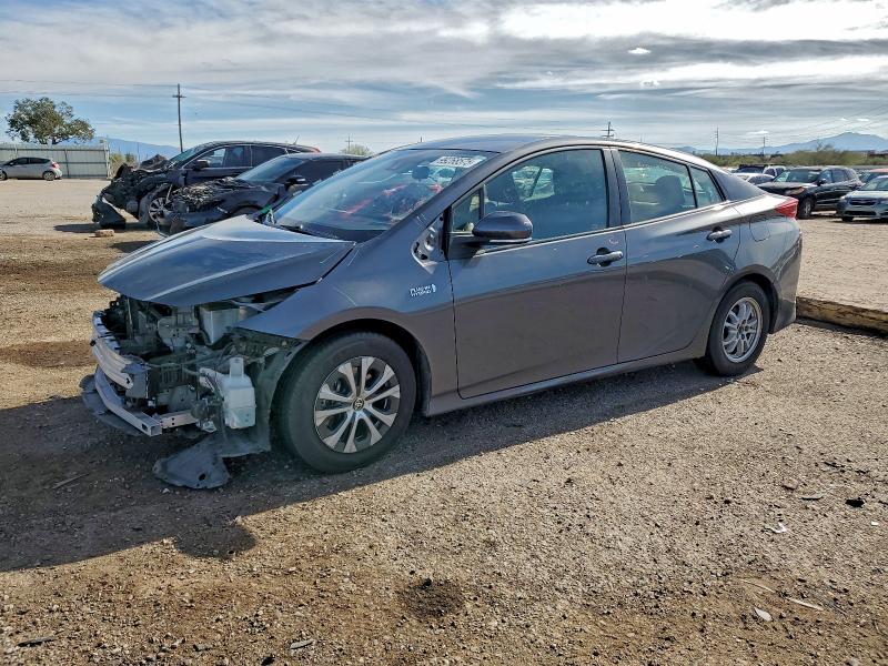Фото 1 - TOYOTA PRIUS