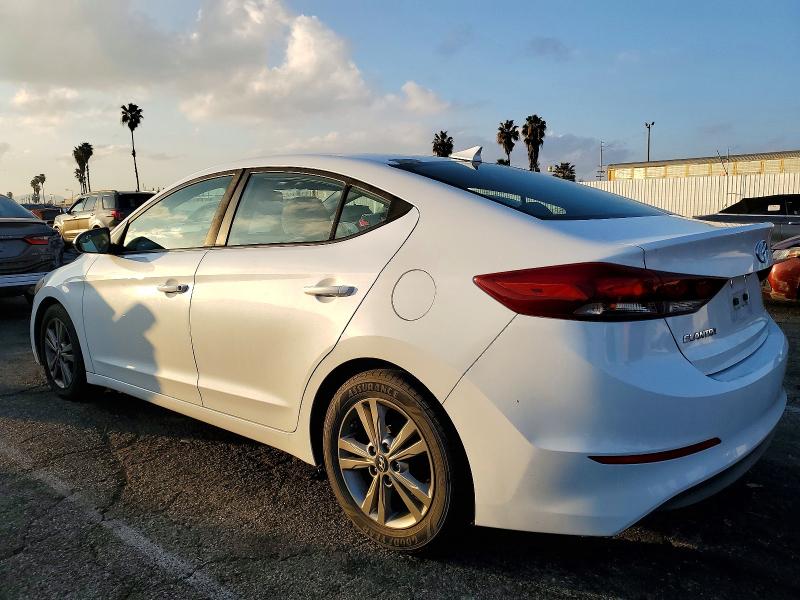 Фото 2 - HYUNDAI ELANTRA