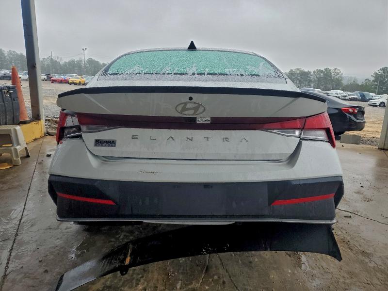 Фото 6 - HYUNDAI ELANTRA