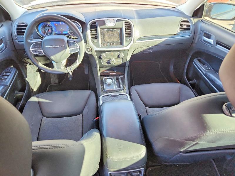 Фото 8 - CHRYSLER 300