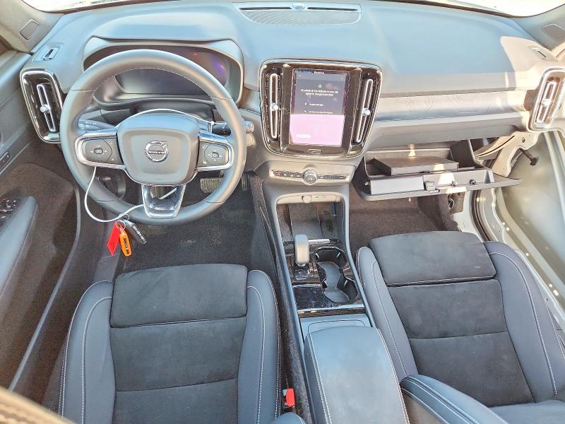 Фото 8 - VOLVO XC40