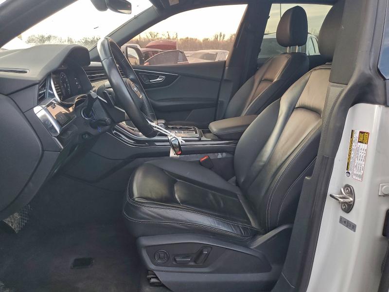 Фото 7 - AUDI Q8