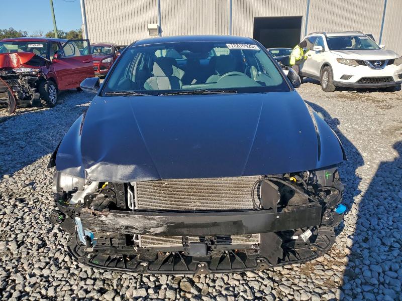 Фото 5 - HYUNDAI ELANTRA