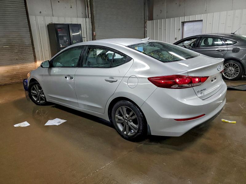 Фото 2 - HYUNDAI ELANTRA