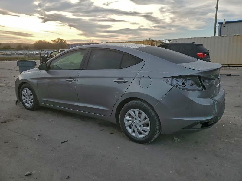 Фото 2 - HYUNDAI ELANTRA