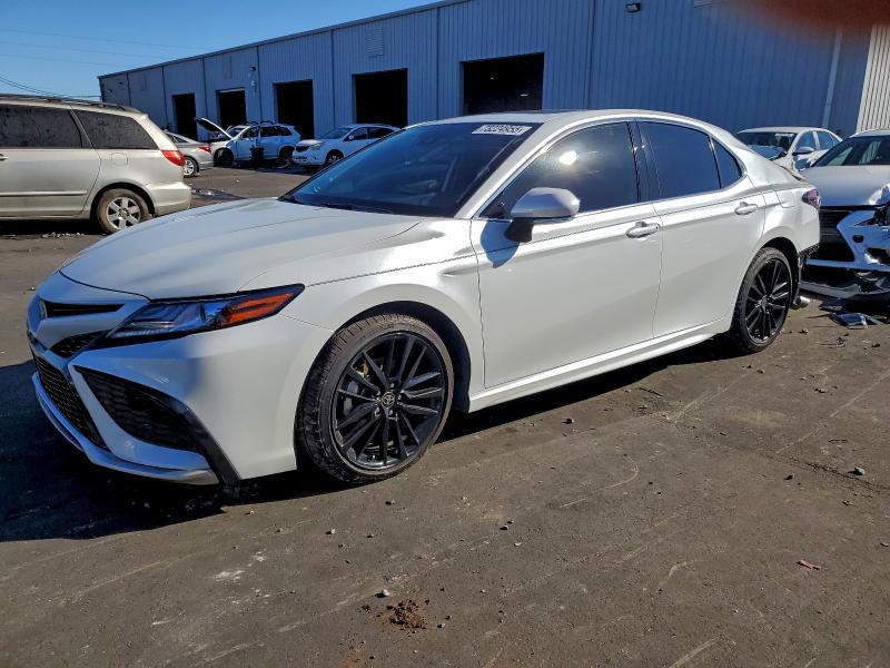 Фото 1 - TOYOTA CAMRY