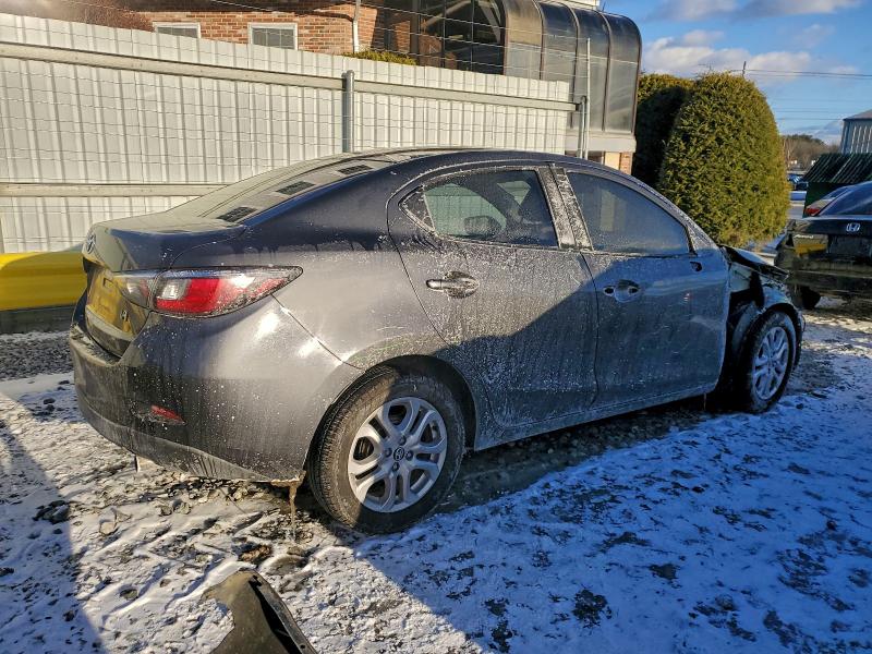 Фото 3 - TOYOTA YARIS