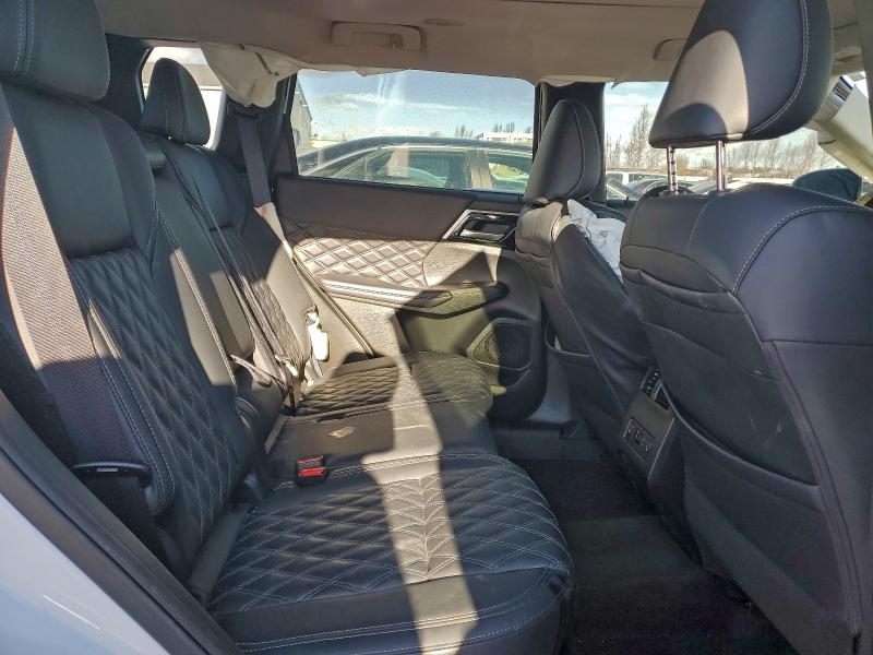 Фото 11 - MITSUBISHI OUTLANDER