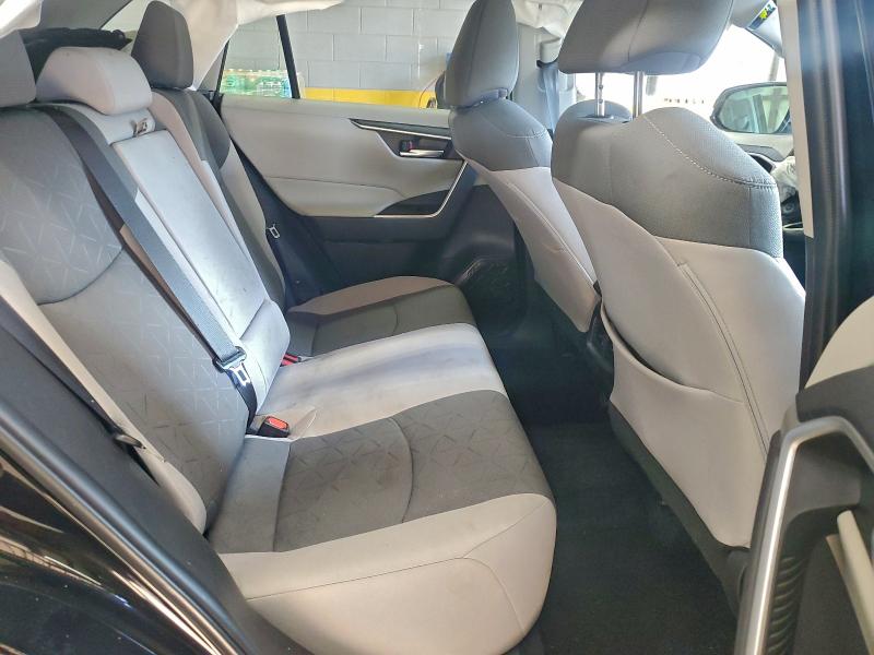 Фото 11 - TOYOTA RAV4