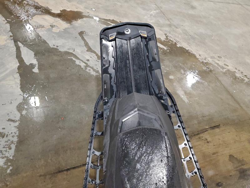 SKI-DOO SNOWMOBILE 2017