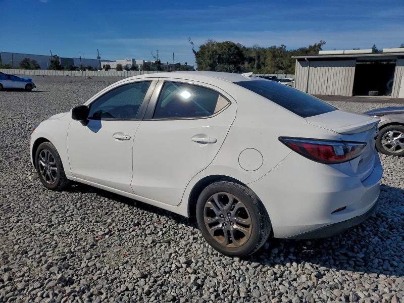 Фото 2 - TOYOTA YARIS