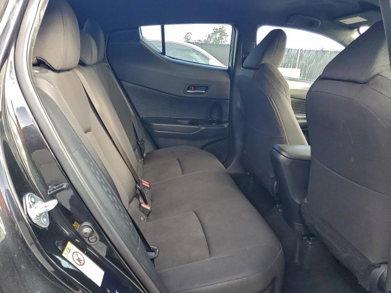 Фото 11 - TOYOTA C-HR