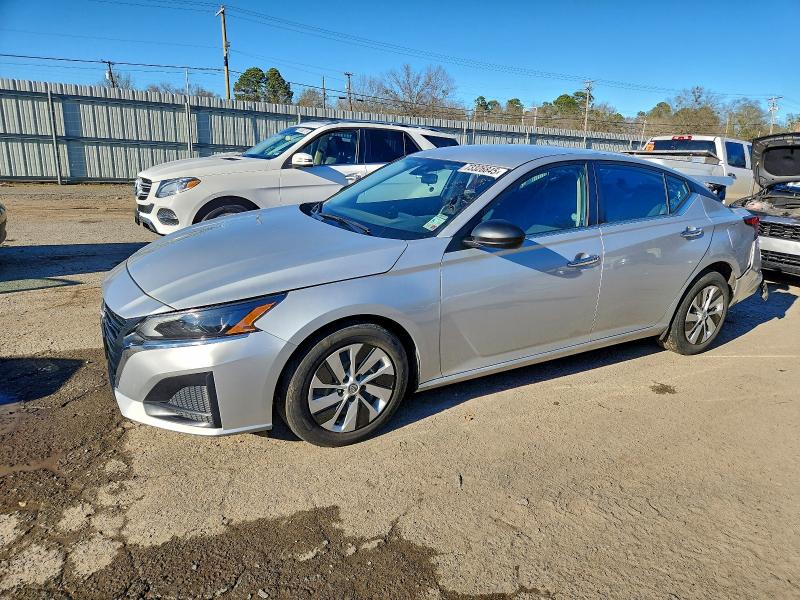 Фото 1 - NISSAN ALTIMA