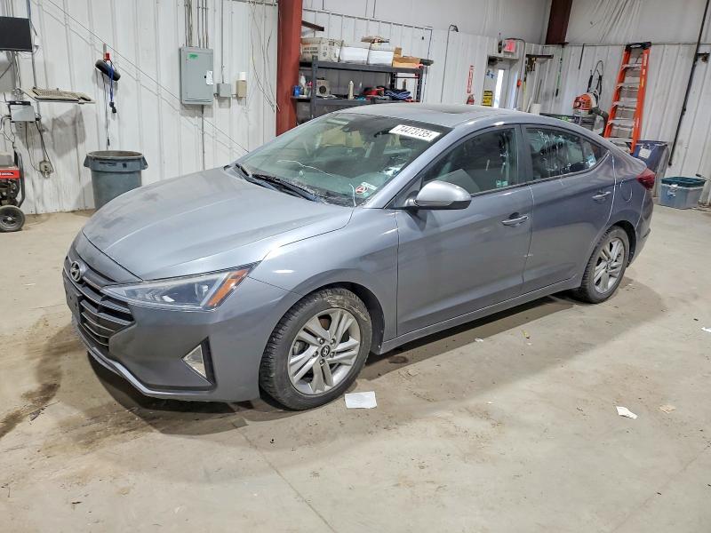 Фото 1 - HYUNDAI ELANTRA