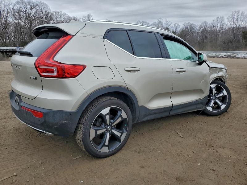 Фото 3 - VOLVO XC40