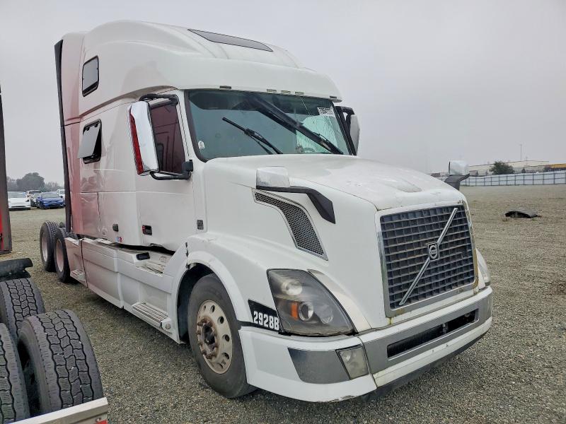 Фото 1 - VOLVO VN