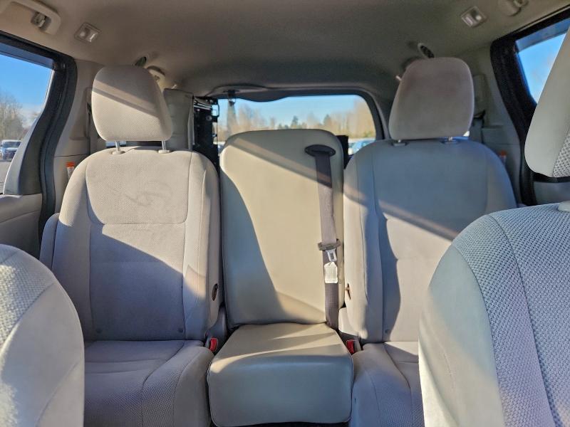 Фото 10 - TOYOTA SIENNA