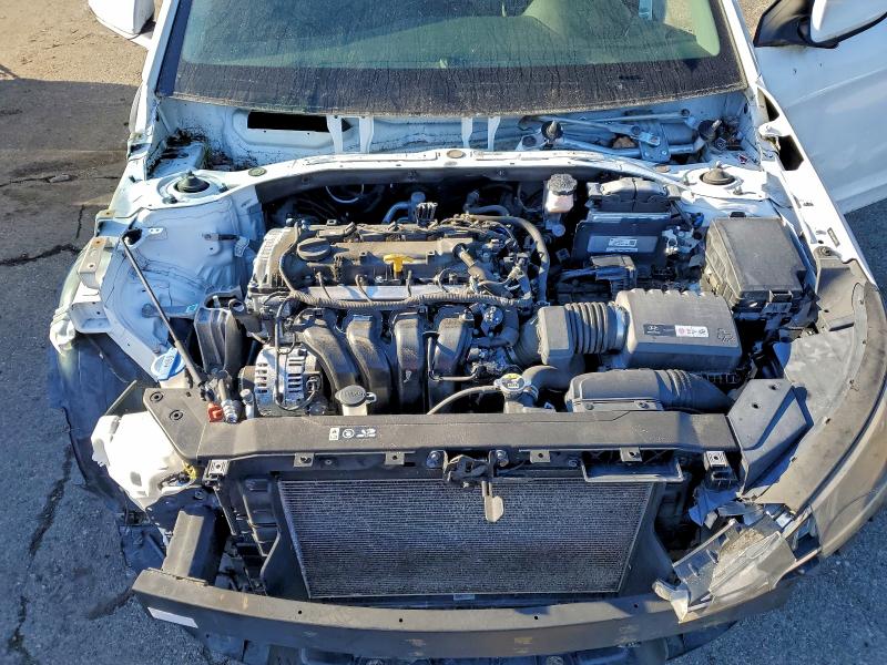 Фото 11 - HYUNDAI ELANTRA