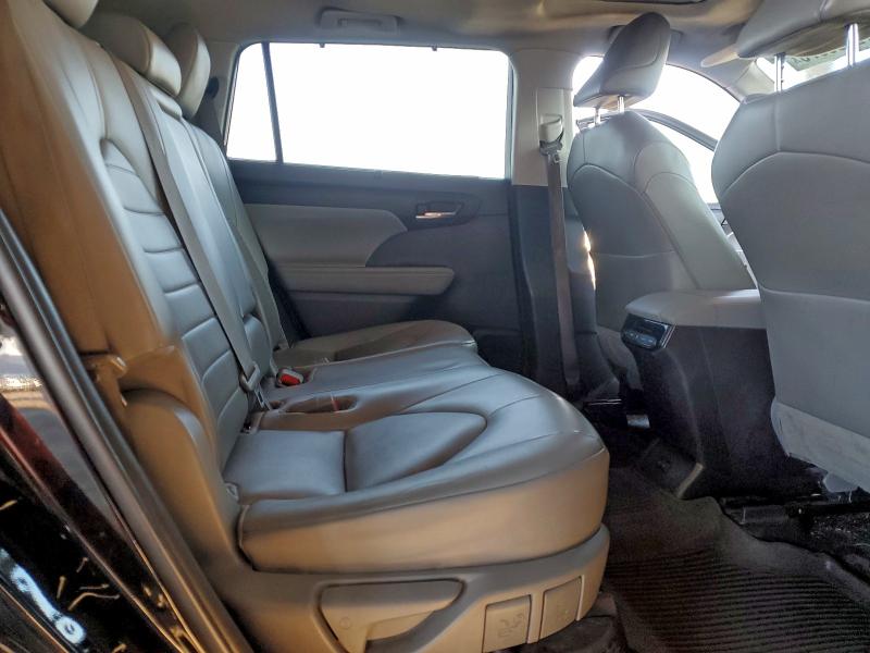 Фото 11 - TOYOTA HIGHLANDER