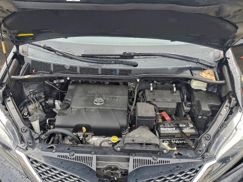 Фото 12 - TOYOTA SIENNA