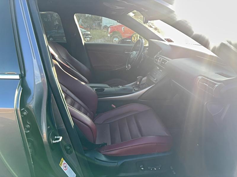 Фото 5 - LEXUS IS