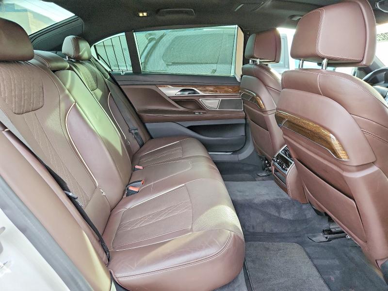 Фото 10 - BMW 7 SERIES