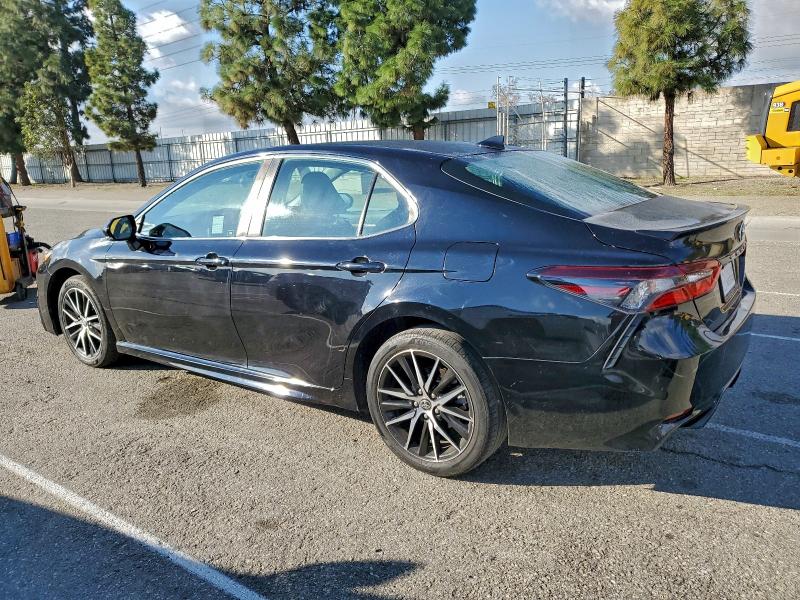 Фото 2 - TOYOTA CAMRY