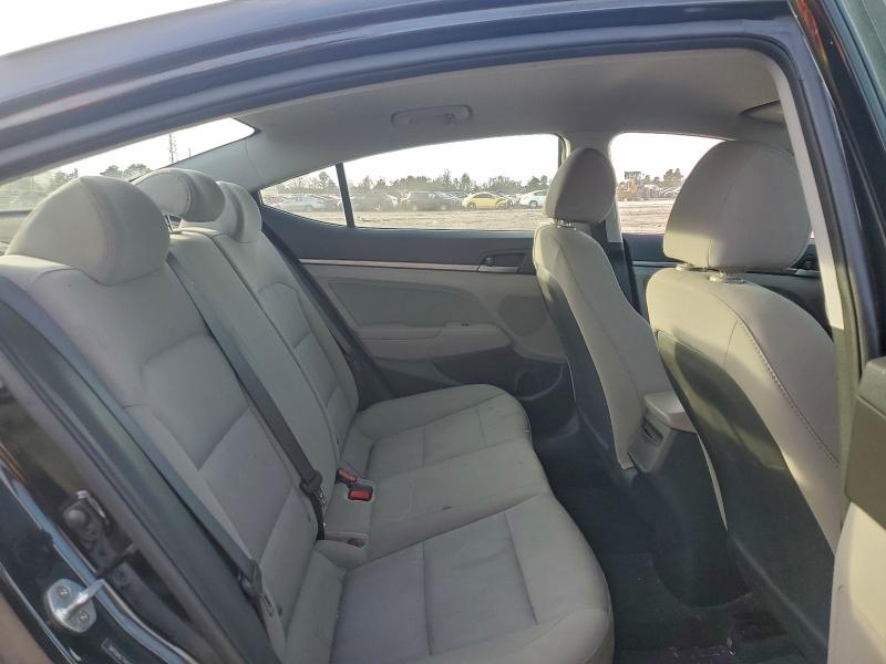 Фото 10 - HYUNDAI ELANTRA