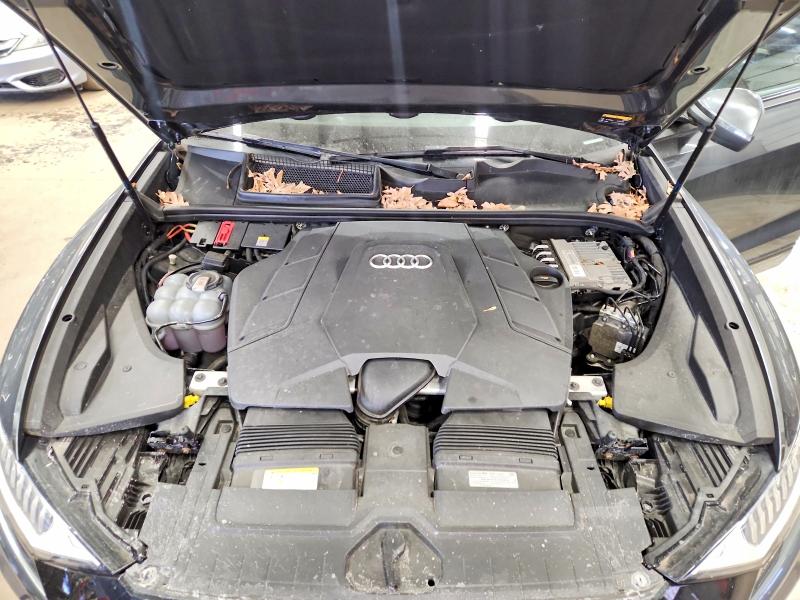 Фото 12 - AUDI Q8