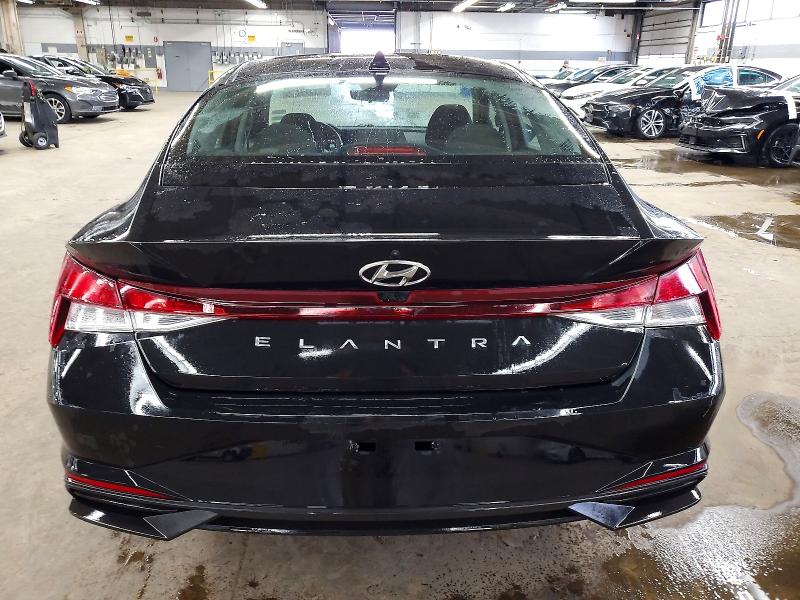 Фото 6 - HYUNDAI ELANTRA