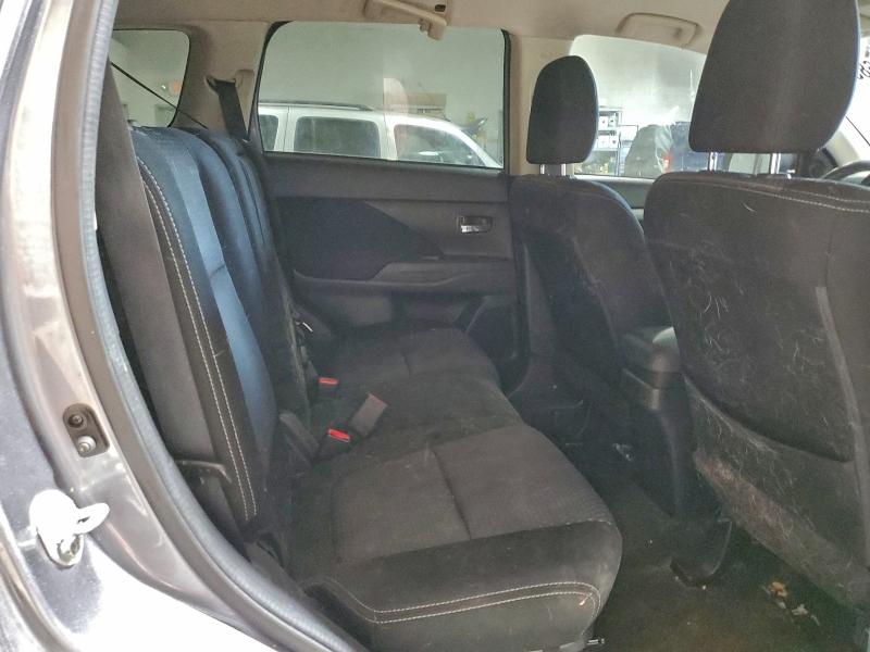 Фото 11 - MITSUBISHI OUTLANDER