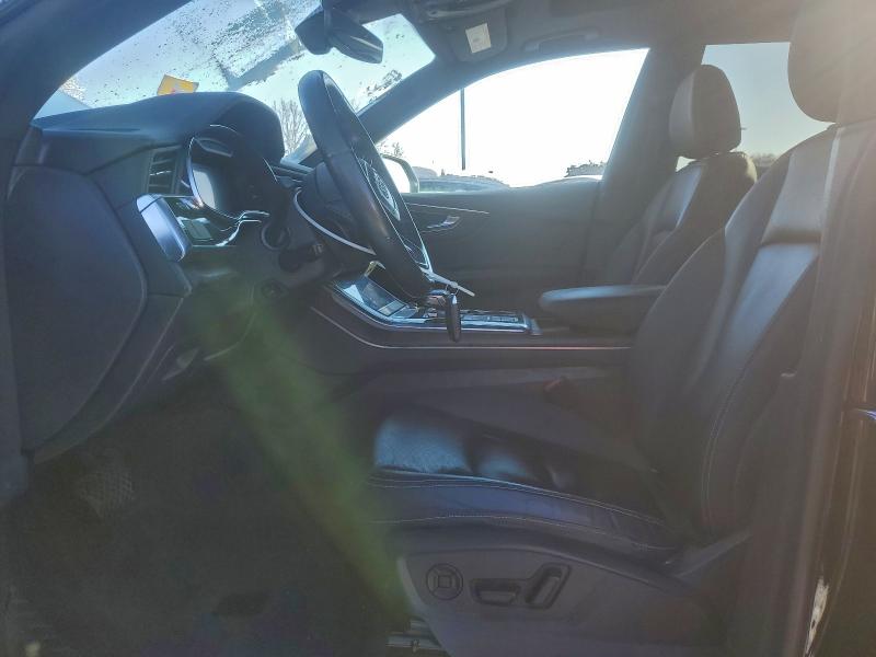 Фото 7 - AUDI Q8