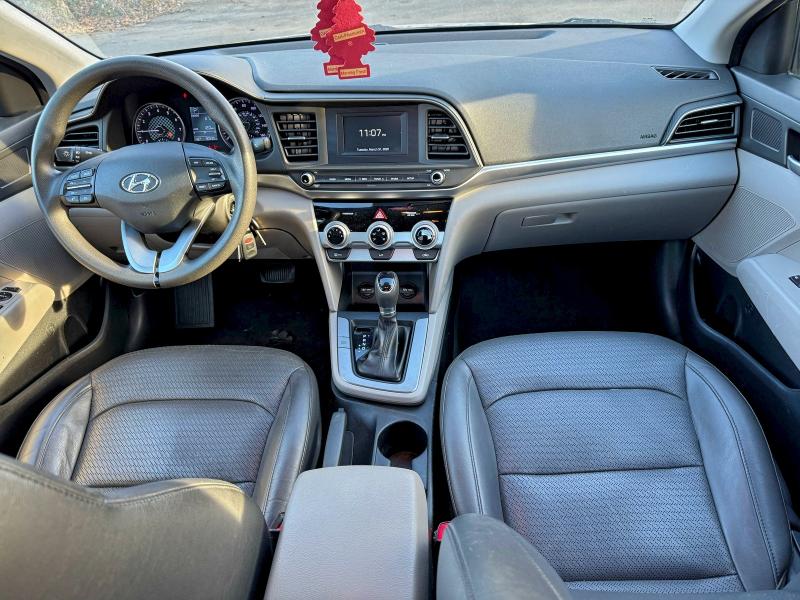 Фото 9 - HYUNDAI ELANTRA