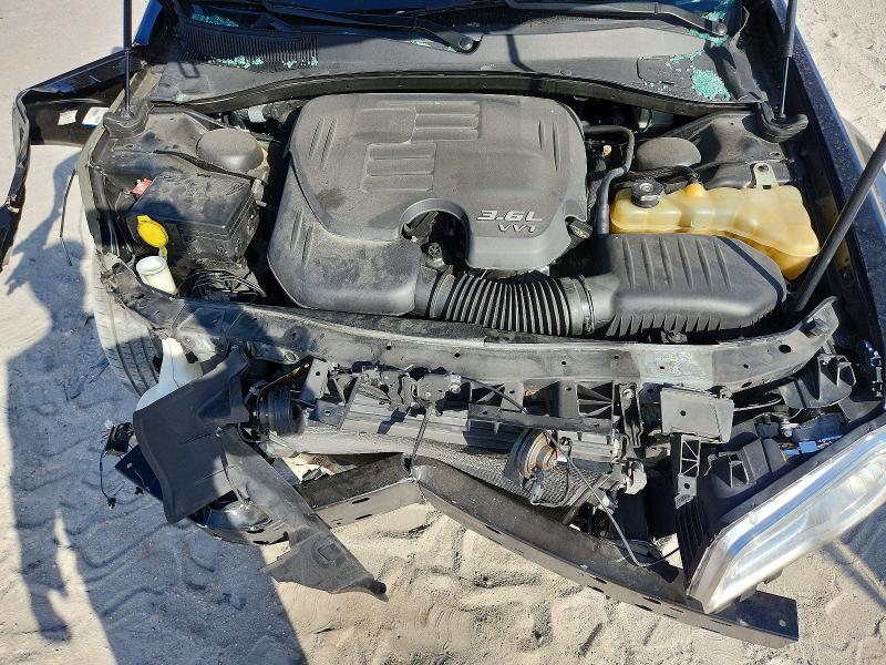 Фото 11 - CHRYSLER 300