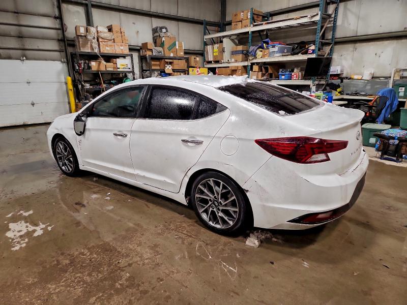 Фото 2 - HYUNDAI ELANTRA