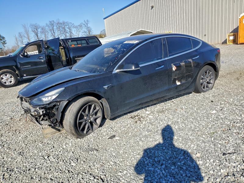 Фото 1 - TESLA MODEL 3