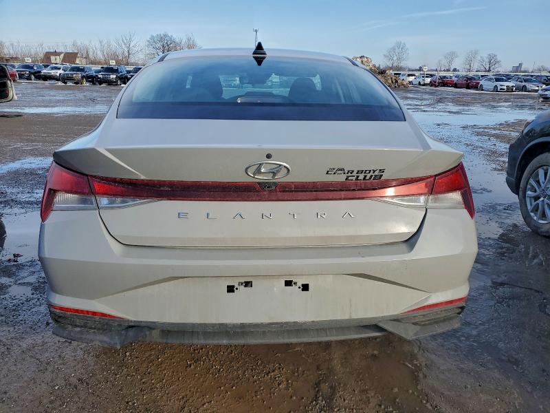 Фото 6 - HYUNDAI ELANTRA