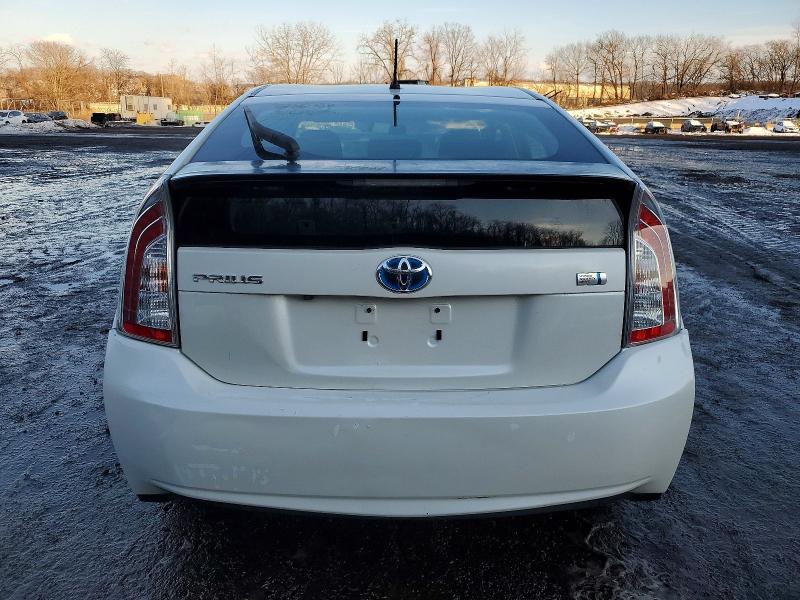 Фото 6 - TOYOTA PRIUS